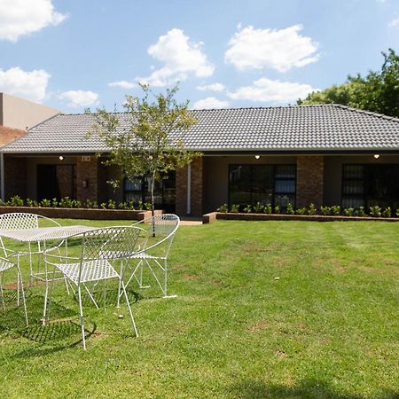Opstal Gastehuis Potchefstroom Eksteriør billede
